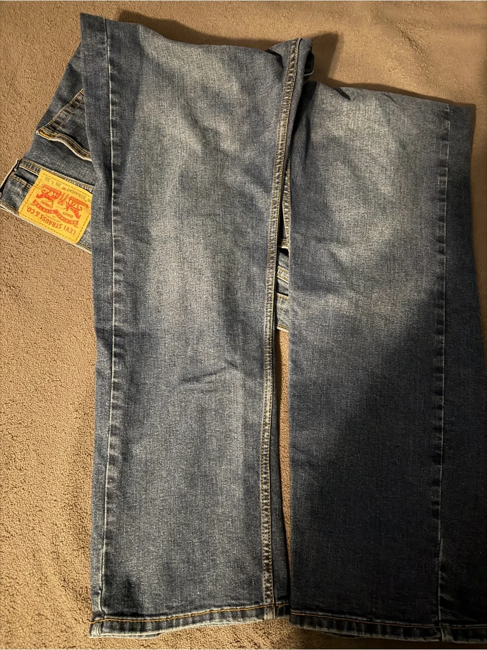 Levi's Straight Men's Jeans in Indigo Blue with Yellow Stitching